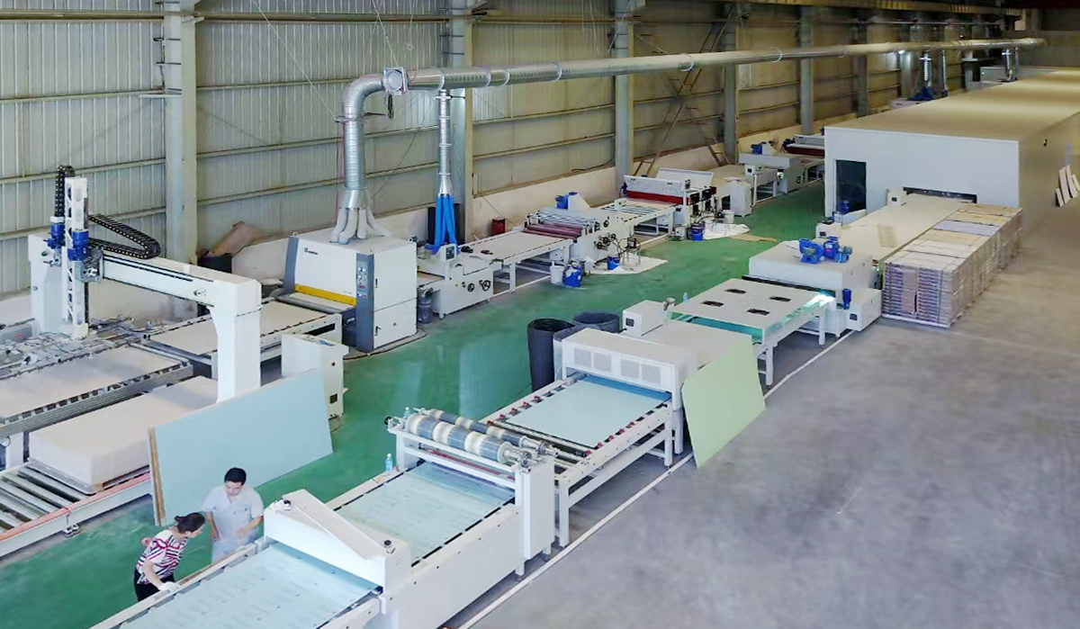 Интеллектуальное решение для нанесения покрытий для изготовления декоративных панелей